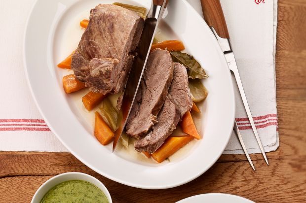 Siedfleisch an warmer grüner Sauce